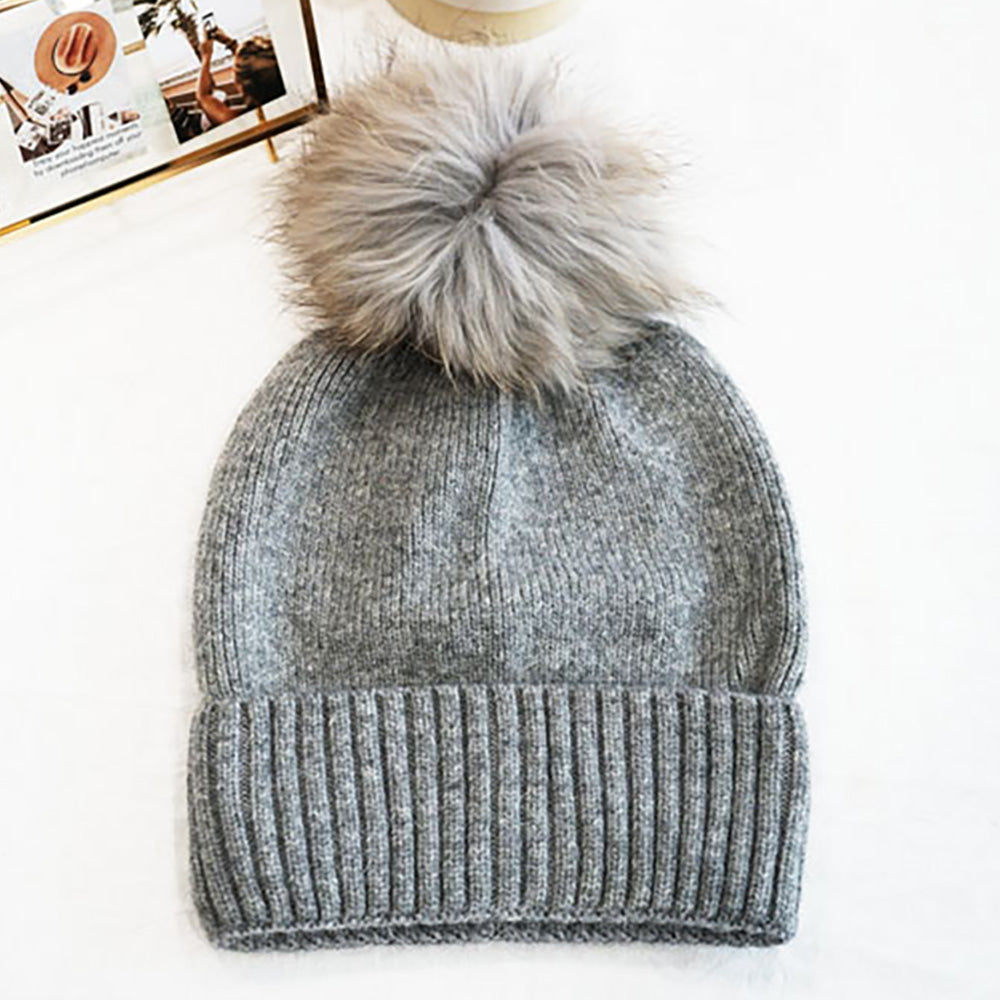 THE POM HAT IN GREY